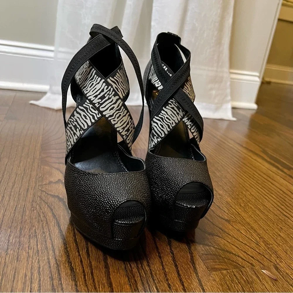 Colin Stuart black platform shoe size 10B               #42